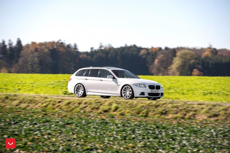  BMW 5-Series Touring on Vossen Wheels (CVT) 2016 года  (фото 9 из 17)